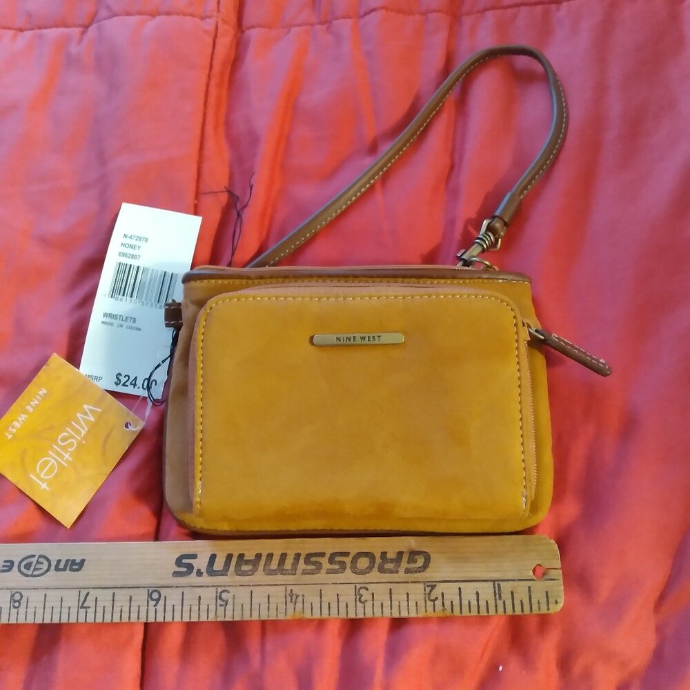 Nine West tan wristlet organizer, new with tags